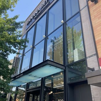 Banana Republic Factory Store - Women's Clothing Near Me - Brooklyn, New York Banana Republic Factory Store - Women's Clothing Near Me - Brooklyn, New York