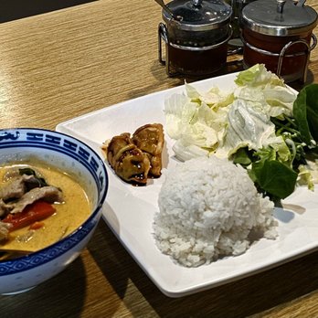 Charm Siam Restaurant - Penang Curry Lunch special - Noodles Near Me - Long Beach, California