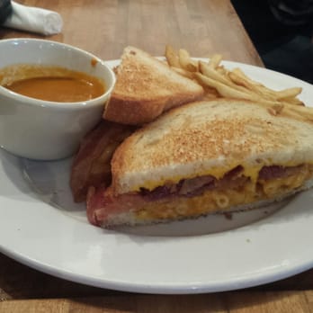 Iron Rooster - Mac and cheese sandwhich - Cocktail Bars Near Me - Annapolis, Maryland