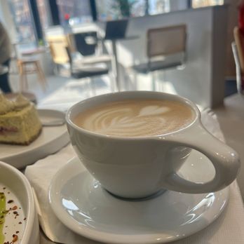 Soloway Coffee - Oat milk decaf Latte - Coffee & Tea Near Me - Chicago, Illinois