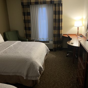 Hampton Inn & Suites Paducah - Bedroom - Hotels Near Me - Paducah, Kentucky Hampton Inn & Suites Paducah - Bedroom - Hotels Near Me - Paducah, Kentucky
