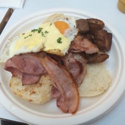 Kiwi Grill - Grilled eggs benedict