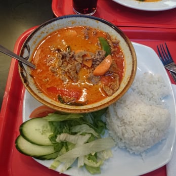 Pong Asian Tapas - Gaeng paneang med biff - Thai Near Me - Sollentuna, Alberta