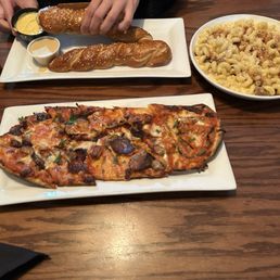 Flatbread, pretzels, barbecue BBQ Baked Mac & Cheese Flatbread, pretzels, barbecue BBQ Baked Mac & Cheese