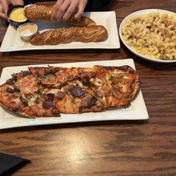 Vintage Brewing - Flatbread, pretzels, barbecue BBQ Baked Mac & Cheese - Breweries Near Me - Madison, Wisconsin