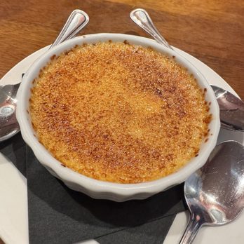 King Eider's Pub - Creme brulee to share - Pubs Near Me - Damariscotta, Maine
