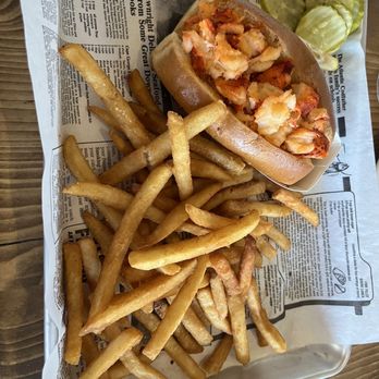 Robert's Maine Grill - New American Near Me - Kittery, Maine Robert's Maine Grill - New American Near Me - Kittery, Maine