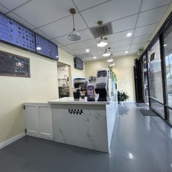 No sit down. Only seating area was where I took pic from:to wait for your order.