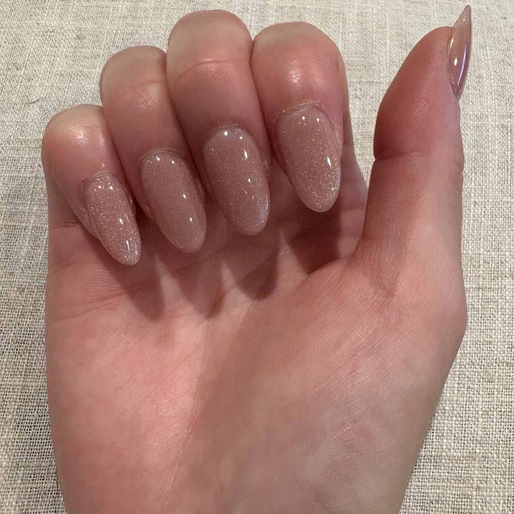 Gel x natural base color with cat eye Gel x natural base color with cat eye