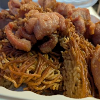 Lucky Box Restaurant - Lucky Chicken Cake Noodle, pre gravy bath! - Chinese Near Me - Honolulu, Hawaii