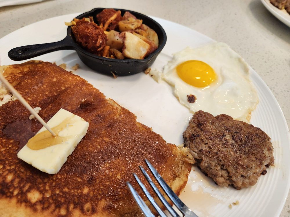 Food from Breaks Eatery & Bar
