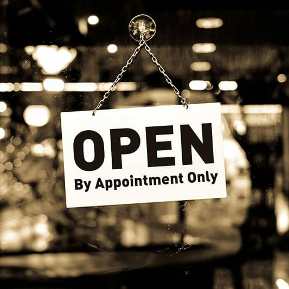 Chris' Barber Shop Logo