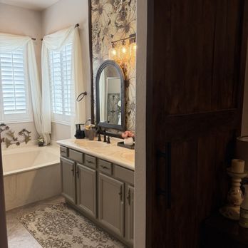Wallpaper Hanger with HR - Bathroom wallpaper - Wallpapering Near Me Wallpaper Hanger with HR - Bathroom wallpaper - Wallpapering Near Me