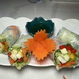 Fresh Veg Roll (2 Pieces) / ปอเปี้ยะสด
