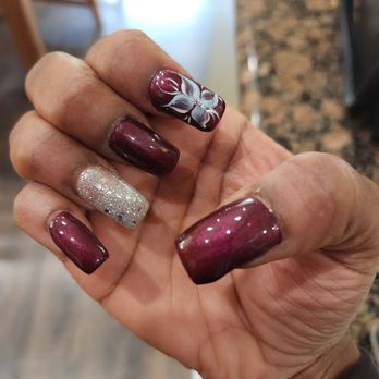 Daisy Nail - Look at this! Horribly misshapen especially the thumb! Each nail is pointing a different direction. - Nail Salons Near Me - Las Vegas, Nevada Daisy Nail - Look at this! Horribly misshapen especially the thumb! Each nail is pointing a different direction. - Nail Salons Near Me - Las Vegas, Nevada