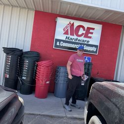 Rios Ace Hardware - Very convenient location and easy getting in and out