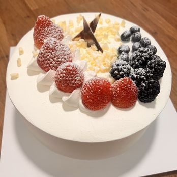 Ye Wool Bakery - Fruit cake vanilla with blueberries and strawberries inside. - Bakeries Near Me - La Palma, California Ye Wool Bakery - Fruit cake vanilla with blueberries and strawberries inside. - Bakeries Near Me - La Palma, California