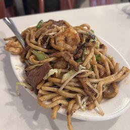 Lunch special lo mein with chicken beef and shrimp Lunch special lo mein with chicken beef and shrimp