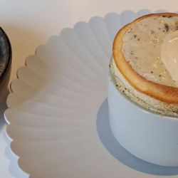 L'Oiseau Bleu - Sorbet orange. Soufflé au chocolat blanc,glace noix de pécan/Orange sorbet.White chocolate soufflé, pecan ice cream. 2025 05 09.M1.244.