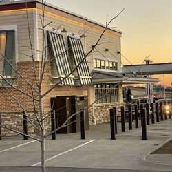 Royal Farms - Outside seating