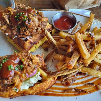 Blatt Beer & Table - Down South Pork - Gastropubs Near Me - Omaha, Nebraska