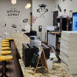 Golden Donuts - Interior