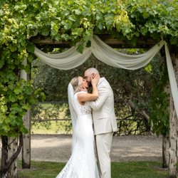 Red Barn Ranch Events - Lower lawn ceremony abor