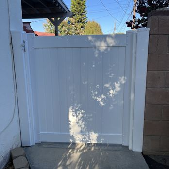 Customize Vinyl Fencing - Fences & Gates Near Me - Northridge, California