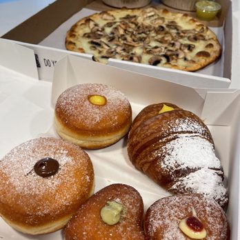 Numero 28 Pizzeria - Bomboloni and tortufa pizza - Pizza Near Me - Brooklyn, New York Numero 28 Pizzeria - Bomboloni and tortufa pizza - Pizza Near Me - Brooklyn, New York