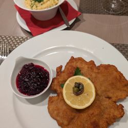 Hexle - Schnitzel mit Kartoffelsalat