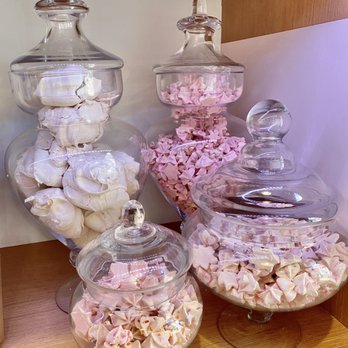 Hudsons Cookies - 5/2021 beautiful decor - Desserts Near Me - Irvine, California Hudsons Cookies - 5/2021 beautiful decor - Desserts Near Me - Irvine, California