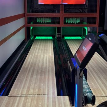 Smash Park - Duck Pin Bowling - Pickleball Near Me - La Vista, Nebraska