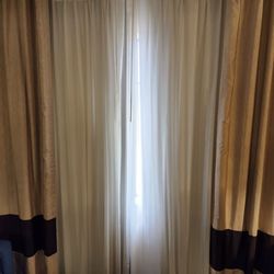 Comfort Suites Idabel - Choice of black out curtains or just regular curtains