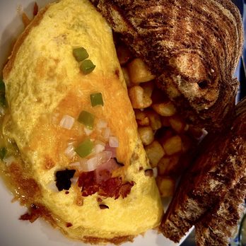 Le Peep - Legacy - Mini Denver with Rye Toast. Recommend adding bacon and side of salsa. - Breakfast & Brunch Near Me - Omaha, Nebraska
