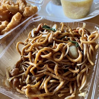 Flower Lounge - Chicken chow mein - Cantonese Near Me - Oakland, California