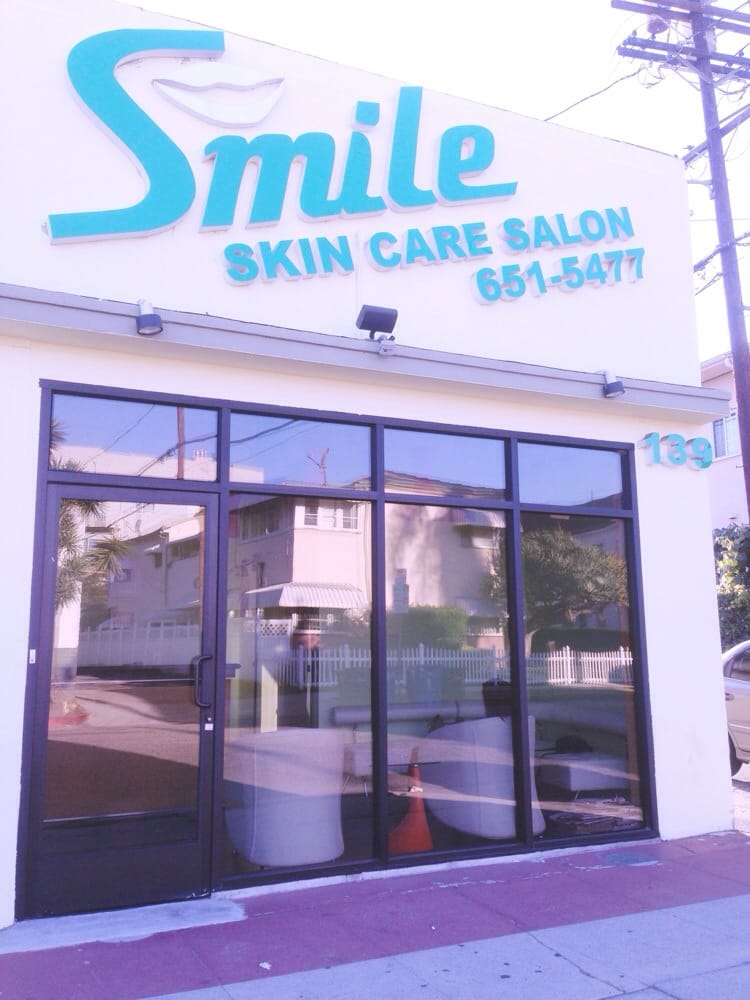 Smile Skin Care Salon Logo