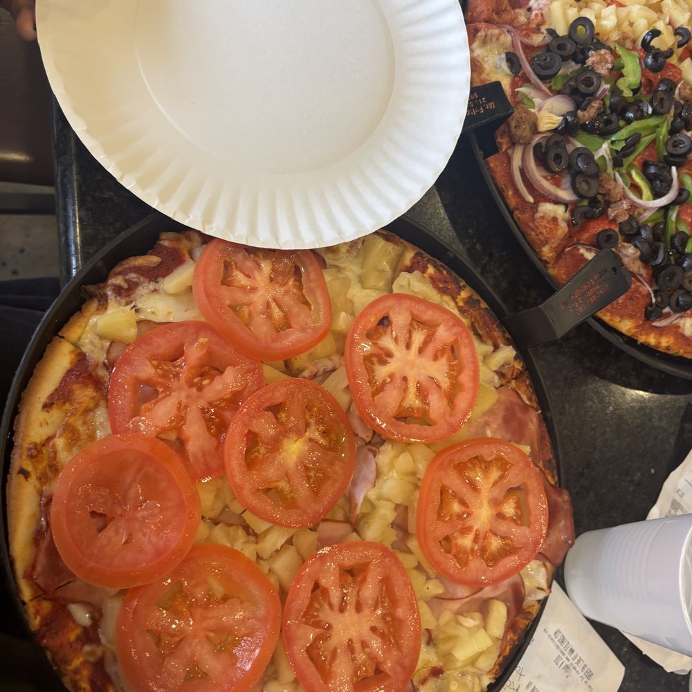 Seaside Fultano's Pizza - Gluten-free (with tomatoes) next to gluten pizza - Pizza Near Me - Seaside, Oregon Seaside Fultano's Pizza - Gluten-free (with tomatoes) next to gluten pizza - Pizza Near Me - Seaside, Oregon
