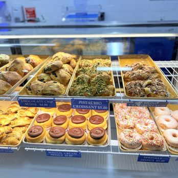 Mike's Pastry - Bakeries Near Me - Boston, Massachusetts