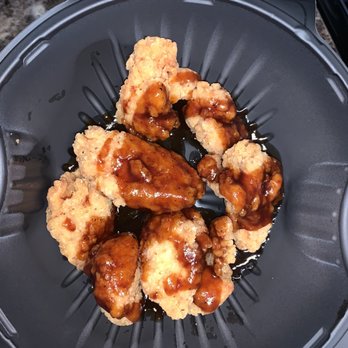 Pizza Hut - Boneless wings - Pizza Near Me - Evans Mills, New York