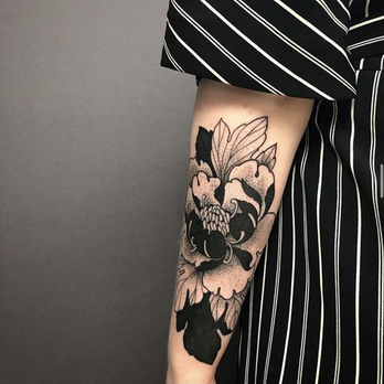 Side Quest Tattoo - Reference photo shared with the artist - Tattoo Near Me - Seattle, Washington Side Quest Tattoo - Reference photo shared with the artist - Tattoo Near Me - Seattle, Washington