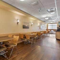 Best Western Plus Fernie Mountain Lodge - Breakfast Area