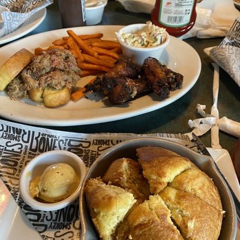 Smokey Bones Cheektowaga - Skillet Corn Bread  Hand-Pulled Pork Smoked wings  Sweet Potato Fries Coleslaw - Barbeque Near Me - Cheektowaga, New York