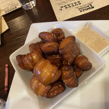 Timber House Lodge - Pretzel bites with beer cheese - Hotels Near Me - Chester, California Timber House Lodge - Pretzel bites with beer cheese - Hotels Near Me - Chester, California