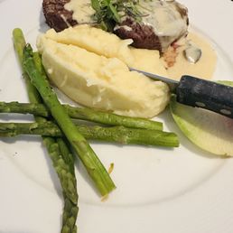 Fillet mignon with garlic mashed potato and asparagus Fillet mignon with garlic mashed potato and asparagus