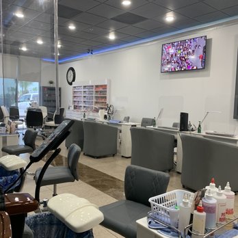 BB Nails & Spa - Inside - Nail Salons Near Me - Palmhurst, Texas
