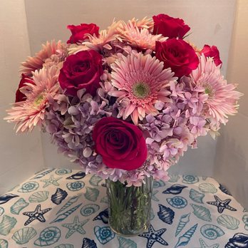 12th Street Florist - Gerbera daisies, Hydrangea and roses together.  Simply beautiful! - Florists Near Me - Cleveland, Ohio