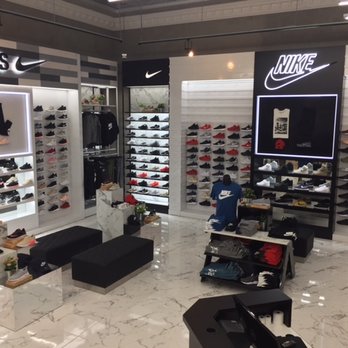 Shoe Palace - Shoe Stores Near Me - Oakland, California Shoe Palace - Shoe Stores Near Me - Oakland, California