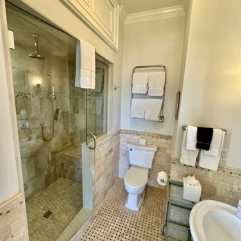 The Cliffside Inn - Bathroom in the Sun Room - Bed & Breakfast Near Me - Newport, Rhode Island The Cliffside Inn - Bathroom in the Sun Room - Bed & Breakfast Near Me - Newport, Rhode Island