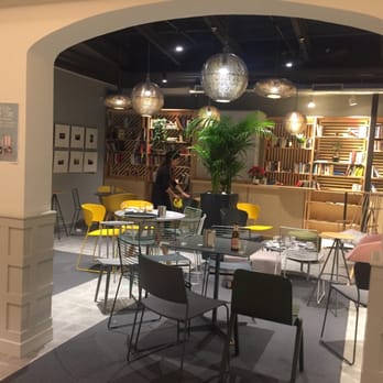 Complvtvm - Patio next to bar and lobby. Great space with a nice skylight above. - Hotels Near Me - Alcalá de Henares, M Complvtvm - Patio next to bar and lobby. Great space with a nice skylight above. - Hotels Near Me - Alcalá de Henares, M