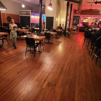 Loop & Lil's Pizza - an empty restaurant - Pizza Near Me - Lockhart, Texas Loop & Lil's Pizza - an empty restaurant - Pizza Near Me - Lockhart, Texas